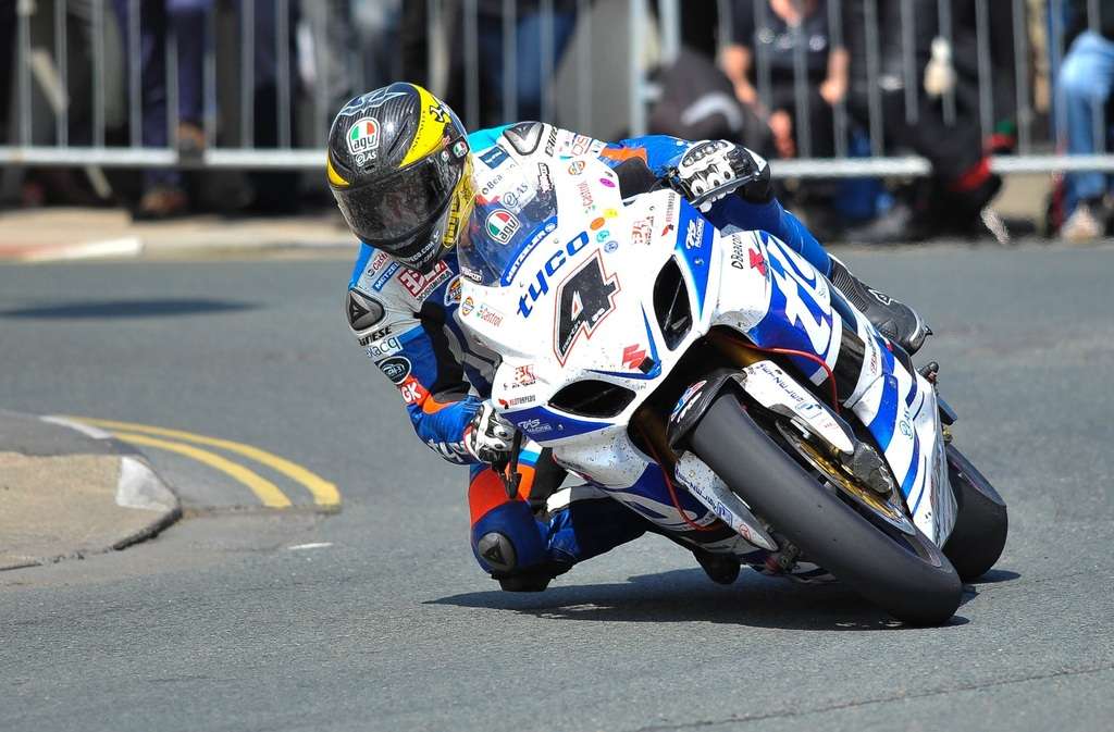 sport-bike-vehicle-motorcycle-motorbike-race-1117414-pxhere.com_